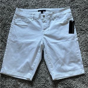 Signature Studio Women’s Cuffed Shorts - Size 10